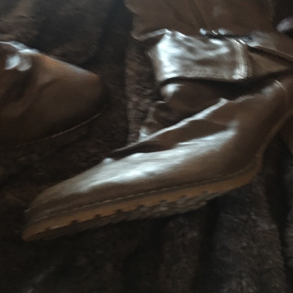 Brown 2inch boots - Picture 3 of 3